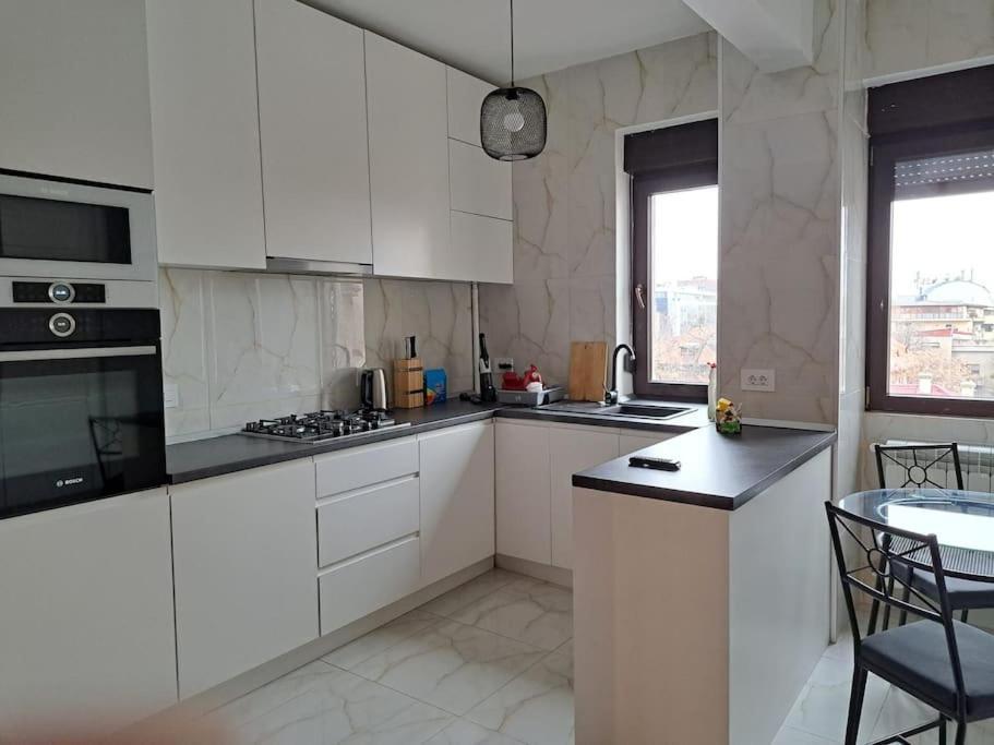 Classy Apartment With Parking In The City Center بوخارست المظهر الخارجي الصورة
