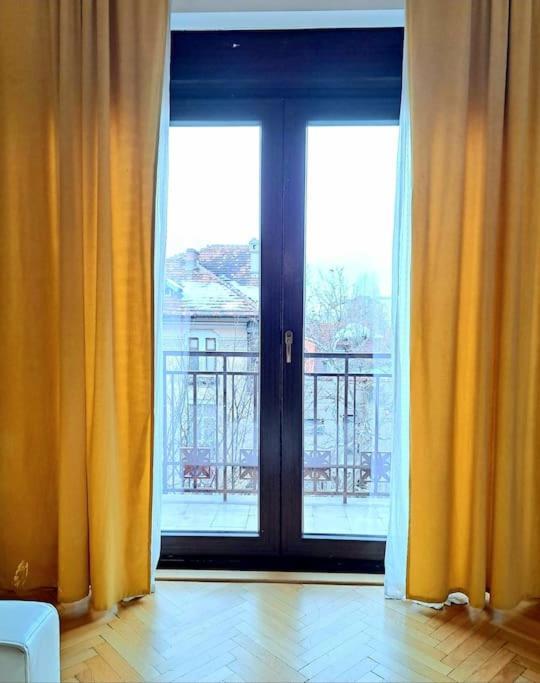 Classy Apartment With Parking In The City Center بوخارست المظهر الخارجي الصورة