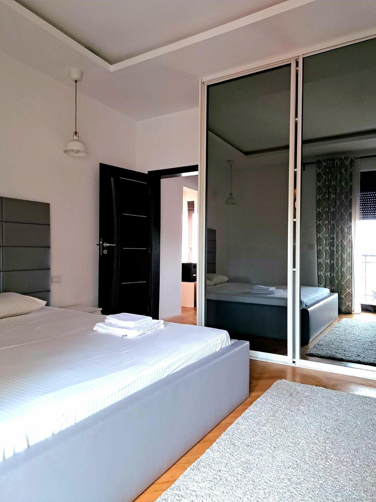 Classy Apartment With Parking In The City Center بوخارست المظهر الخارجي الصورة